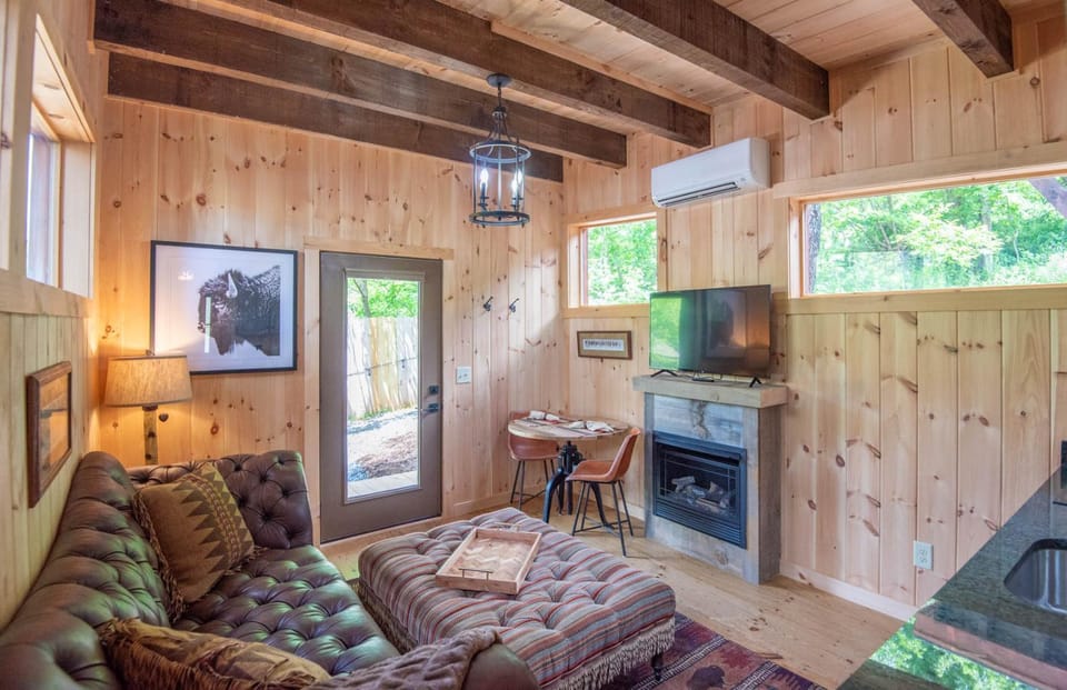 1 Mile to Downtown West Jefferson Camping Cabin #6 Cabin in West Jefferson