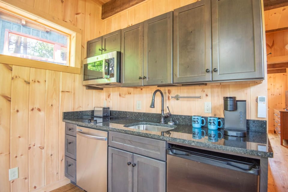 1 Mile to Downtown West Jefferson Camping Cabin #6 Cabin in West Jefferson