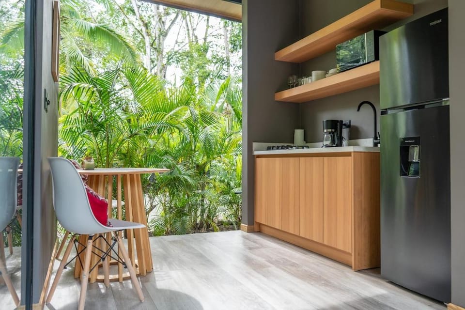 Patio, Spring, Day, Natural landscape, Garden, Coffee/tea facilities, View (from property/room), Balcony/Terrace, Kitchen or kitchenette, Dining area, Garden view