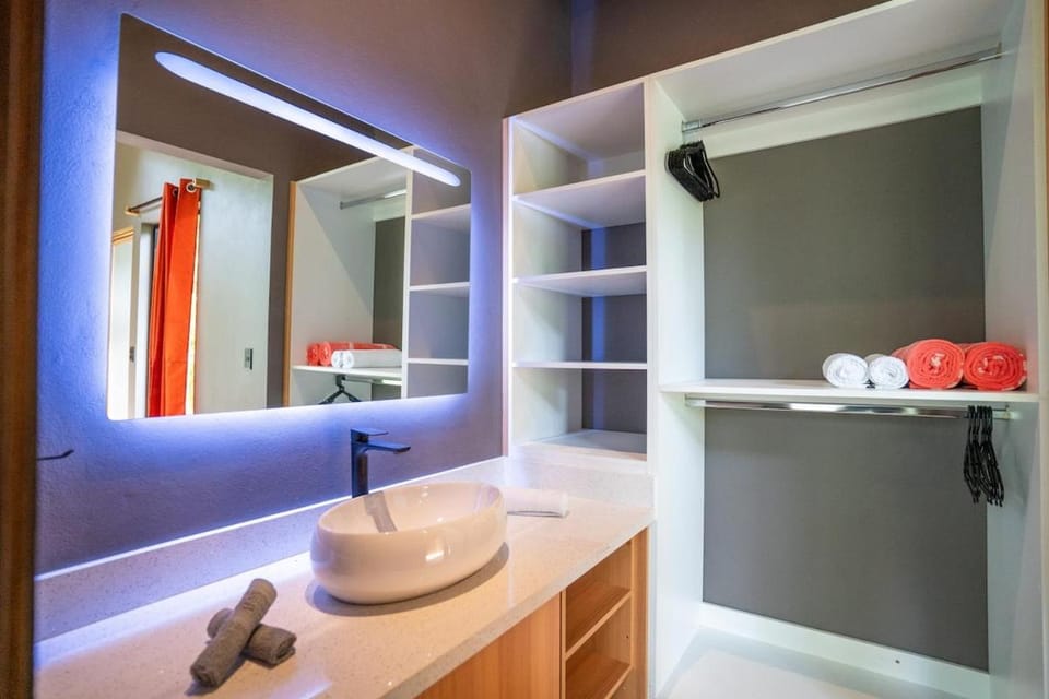 Shower, Bathroom, towels