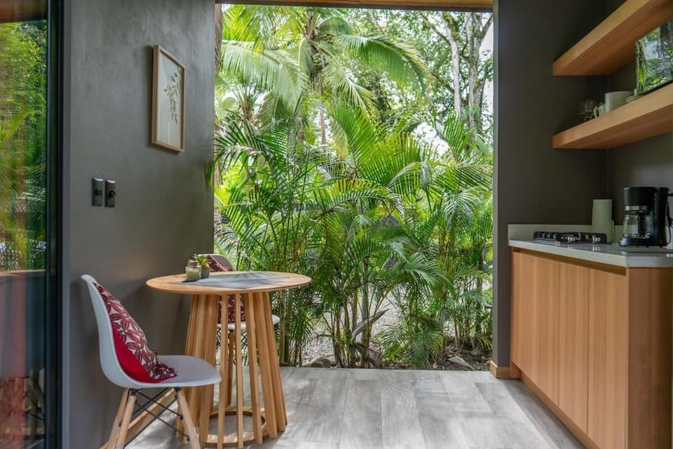 Patio, Spring, Day, Natural landscape, Garden, Coffee/tea facilities, View (from property/room), Balcony/Terrace, Kitchen or kitchenette, Dining area, Garden view