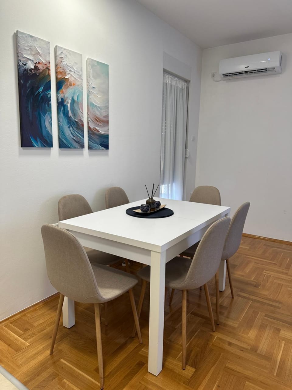 Apartman Radmanović - Free Private Parking, Balcony, 10 min to City Center Apartment in Federation of Bosnia and Herzegovina