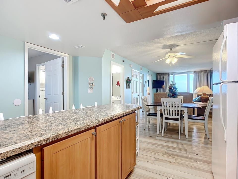 Kitchen or kitchenette, kitchen