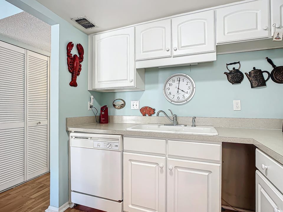 Kitchen or kitchenette, kitchen