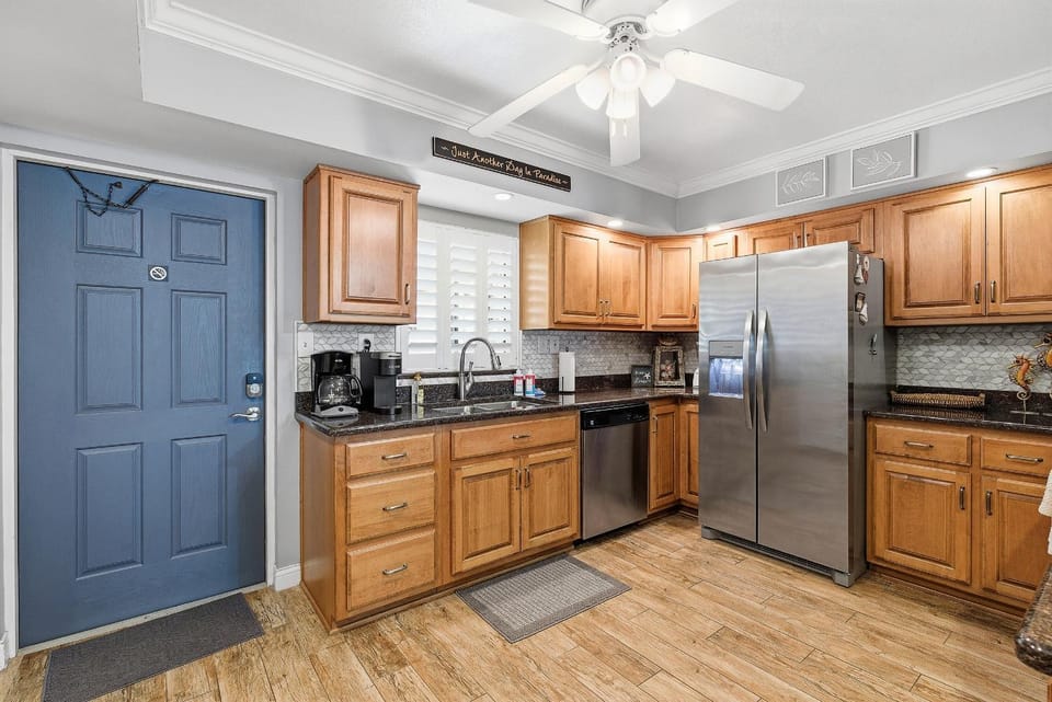 Kitchen or kitchenette, kitchen