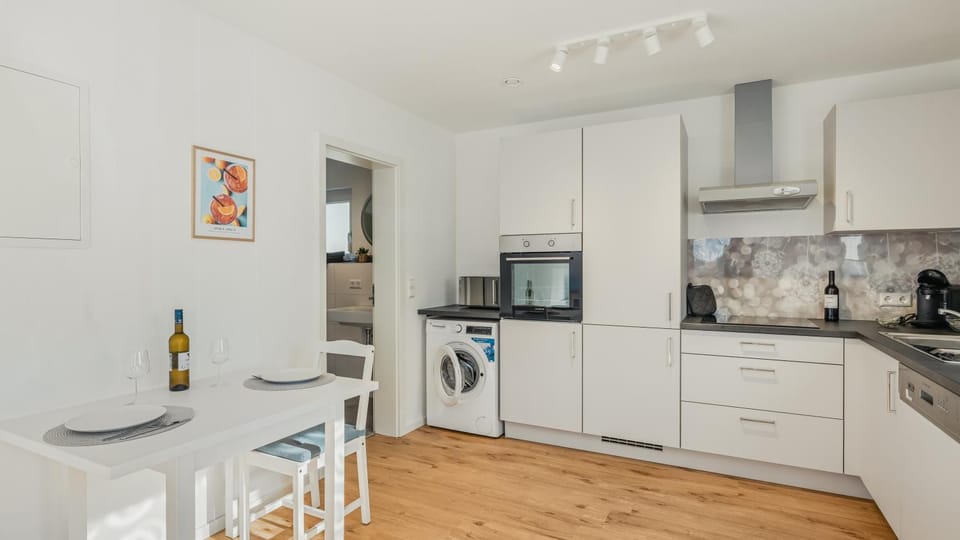 Dining area, kitchen