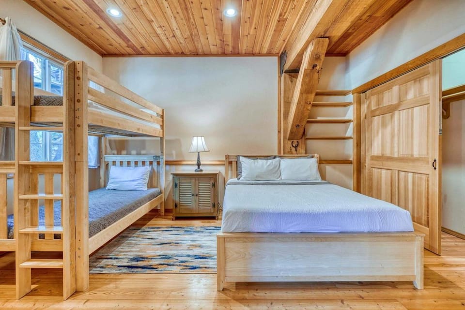 Serenely Rustic Cabin Haven near Whistle Lake in Washington Cabin in Anacortes