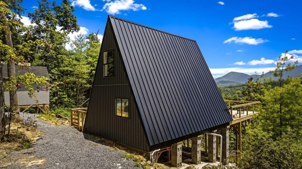 Modern A-Frame Cabin with Breathtaking Views of the Smoky Mountains, Perfect for Families or Groups Cabin in Hartford