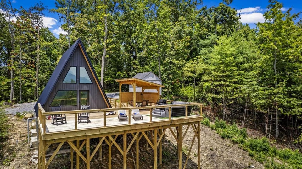 Modern A-Frame Cabin with Breathtaking Views of the Smoky Mountains, Perfect for Families or Groups Cabin in Hartford