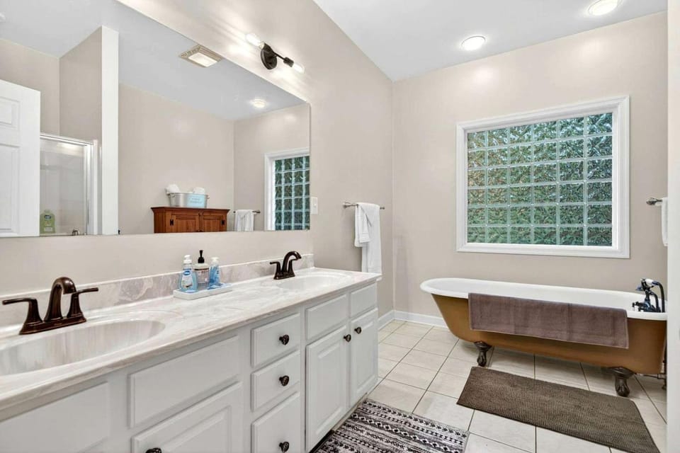 Bathroom, Bath, towels