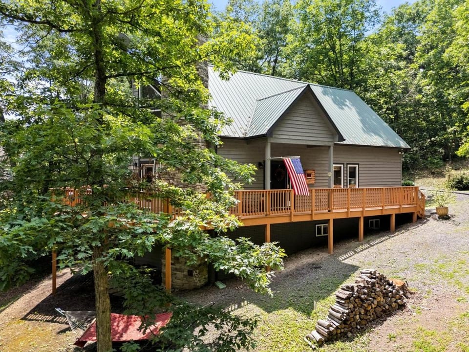 Rustic A-Frame Chalet with Hot Tub & Scenic Views in Mount Jackson, Virginia House in Basye