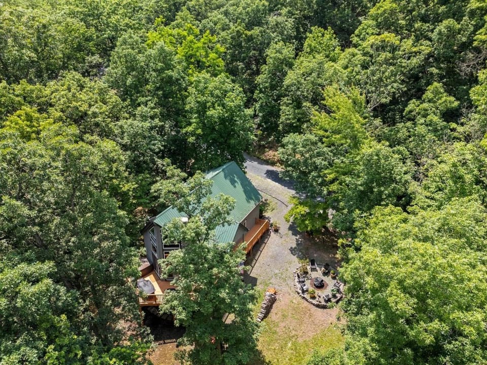 Rustic A-Frame Chalet with Hot Tub & Scenic Views in Mount Jackson, Virginia House in Basye