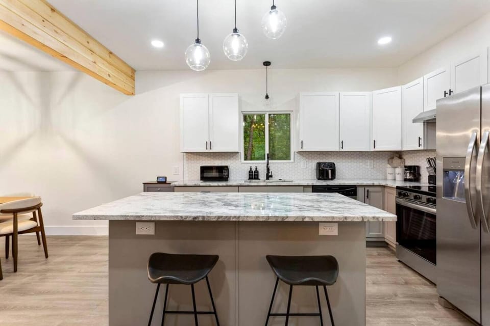 Stylish Lakehouse with Black-and-White Modern Design near Lake Hartwell, Clemson SC House in Lake Hartwell