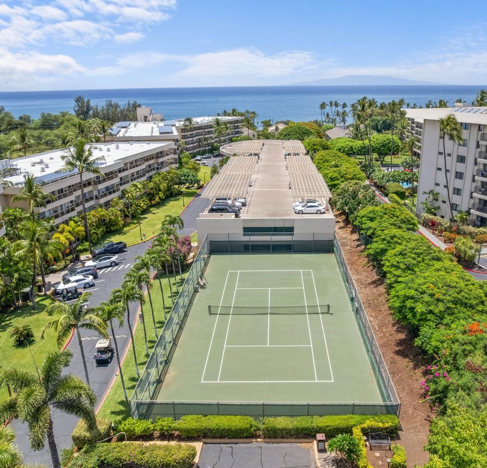 Property building, Bird's eye view, Garden, Tennis court, Sea view, Parking