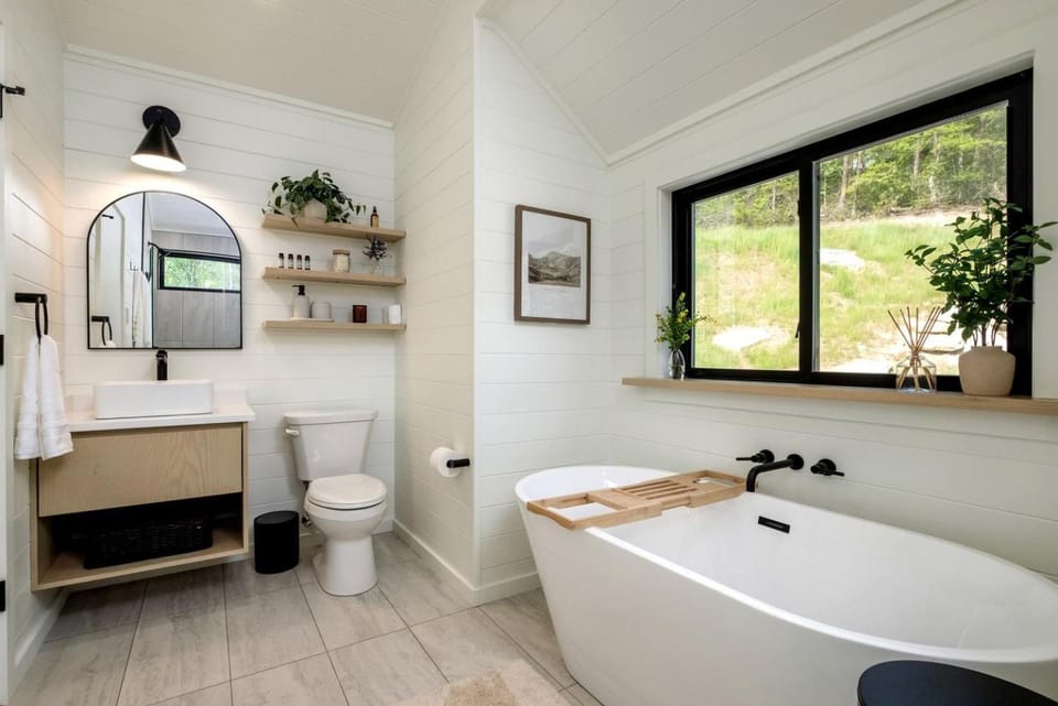 Blissful A-Frame Retreat near Pisgah National Forest in North Carolina Chalet in Gloucester