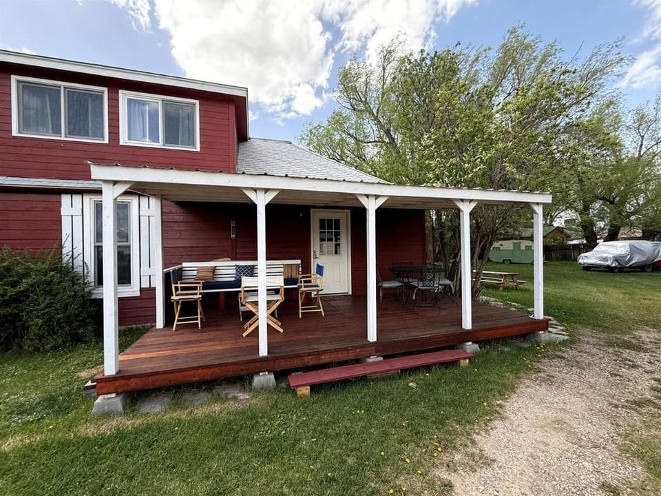 Charming Montana Bungalow with Madison River Views, Steps from Main Street in Ennis, MT House in Ennis