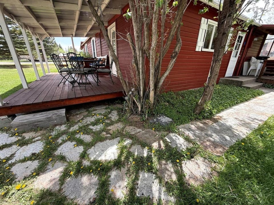 Charming Montana Bungalow with Madison River Views, Steps from Main Street in Ennis, MT House in Ennis