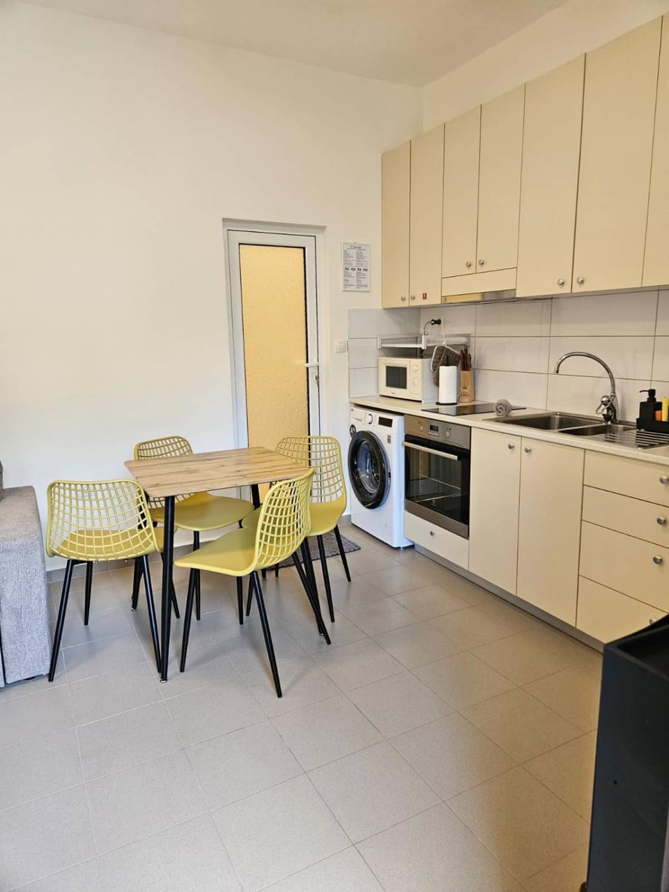 Kitchen or kitchenette, oven, stove, washing machine