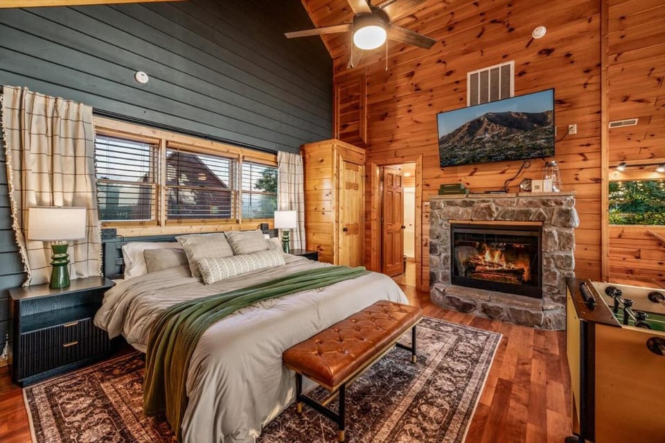 Between Two Pines - Modern Cabin near Dollywood Cabin in Pigeon Forge