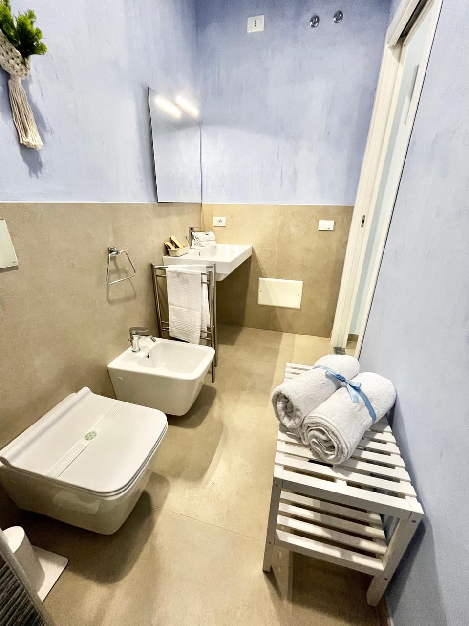 Shower, Toilet, Bathroom, bidet, towels