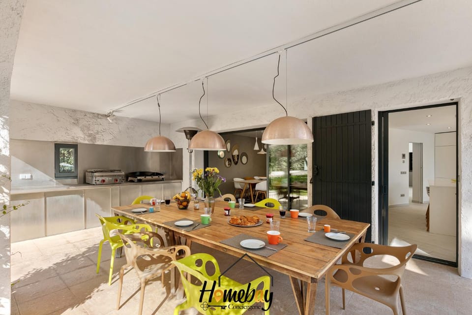Kitchen or kitchenette, Living room, Food and drinks, Seating area, Dining area, Food, minibar, oven, pet friendly, stove