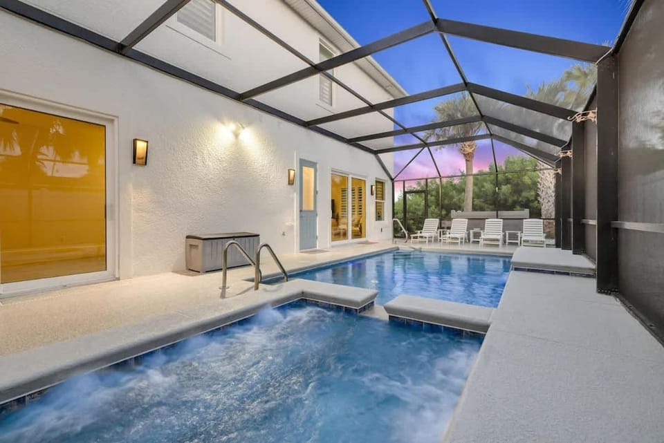 Hot Tub, Swimming pool