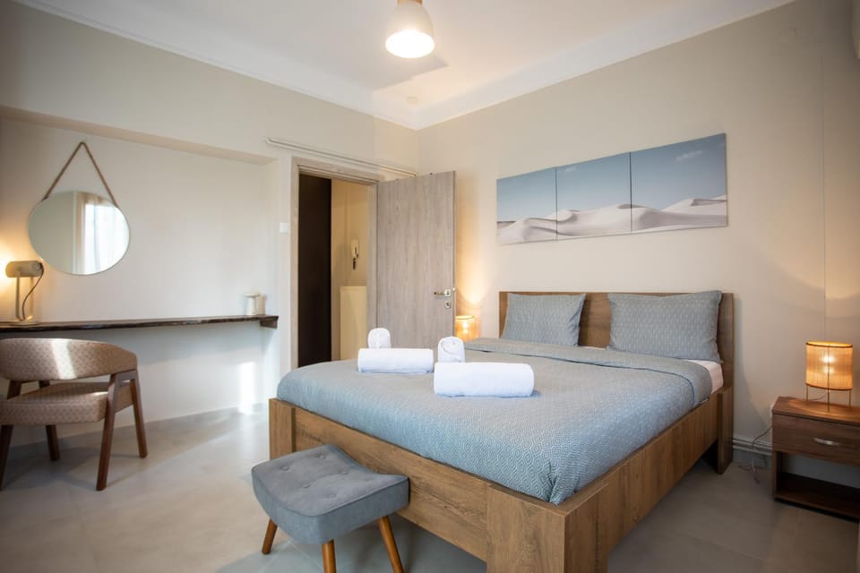 Photo of the whole room, Bedroom