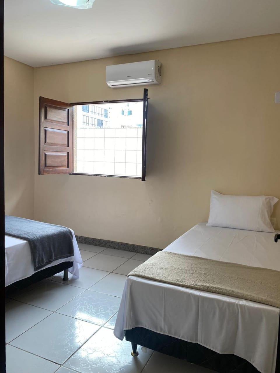 Bed, Bedroom, air conditioner
