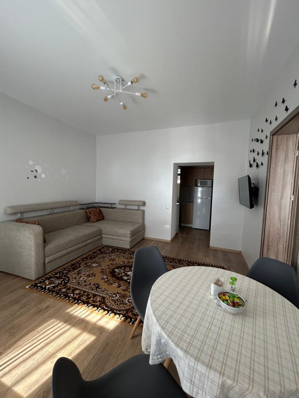Photo of the whole room, Seating area, Dining area
