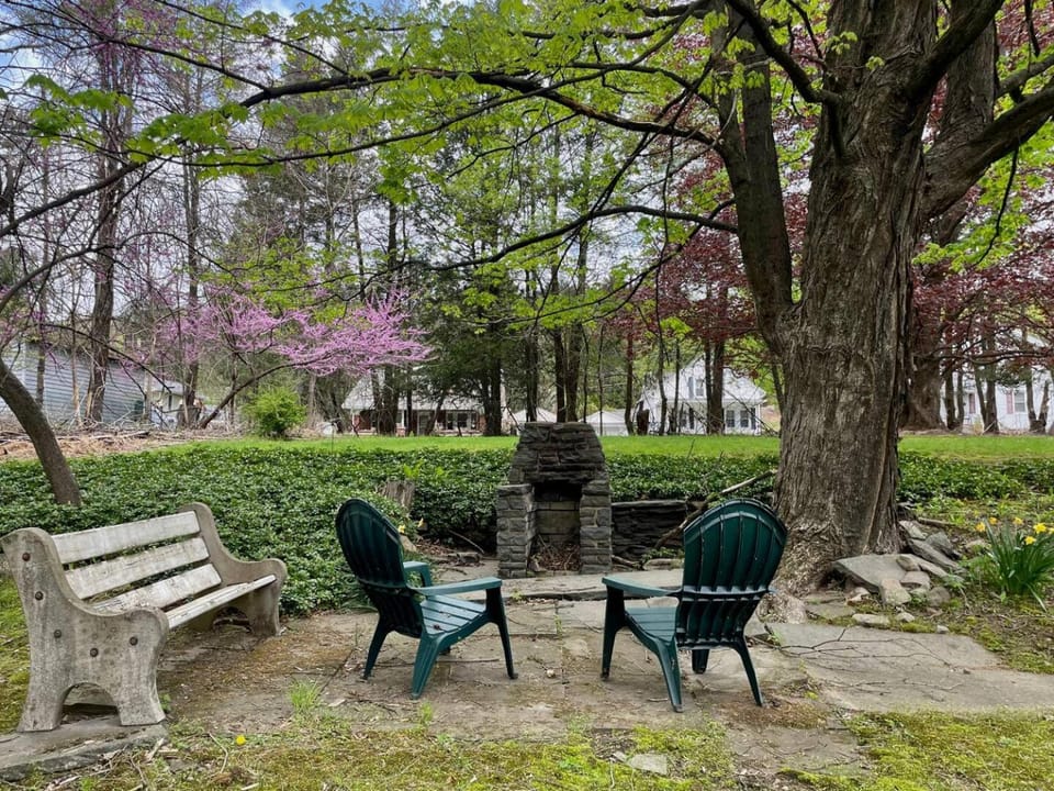Lake Wallenpaupack The Garden Suite at Twin Oaks Bed and Breakfast in Hawley