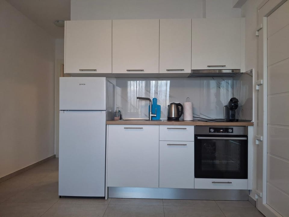 Coffee/tea facilities, Kitchen or kitchenette, oven, toaster