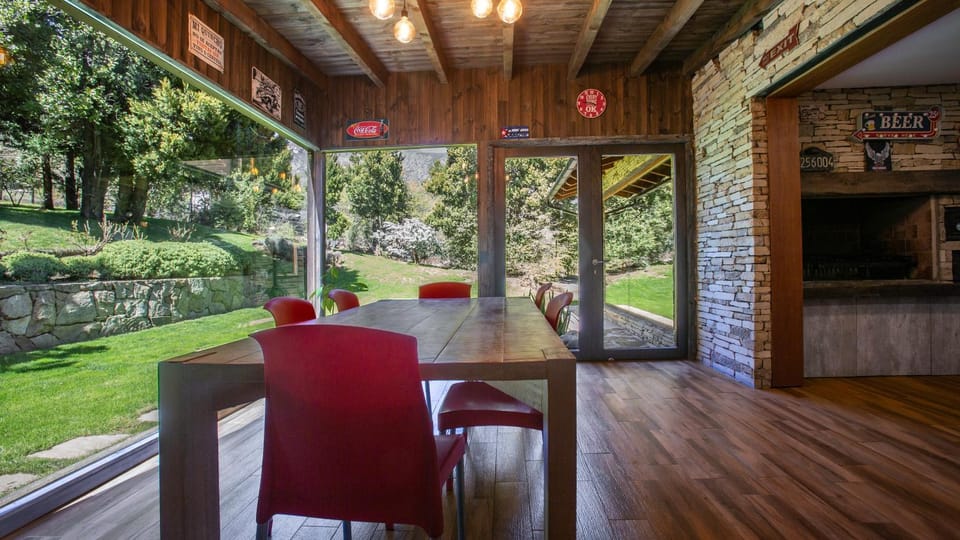 Patio, Spring, Day, Garden, Dining area, Garden view