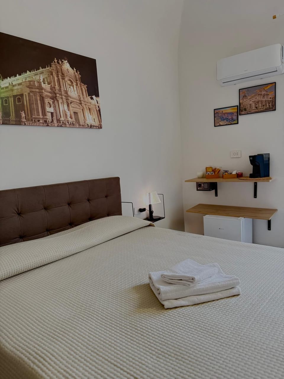 Bed, Bedroom, Breakfast