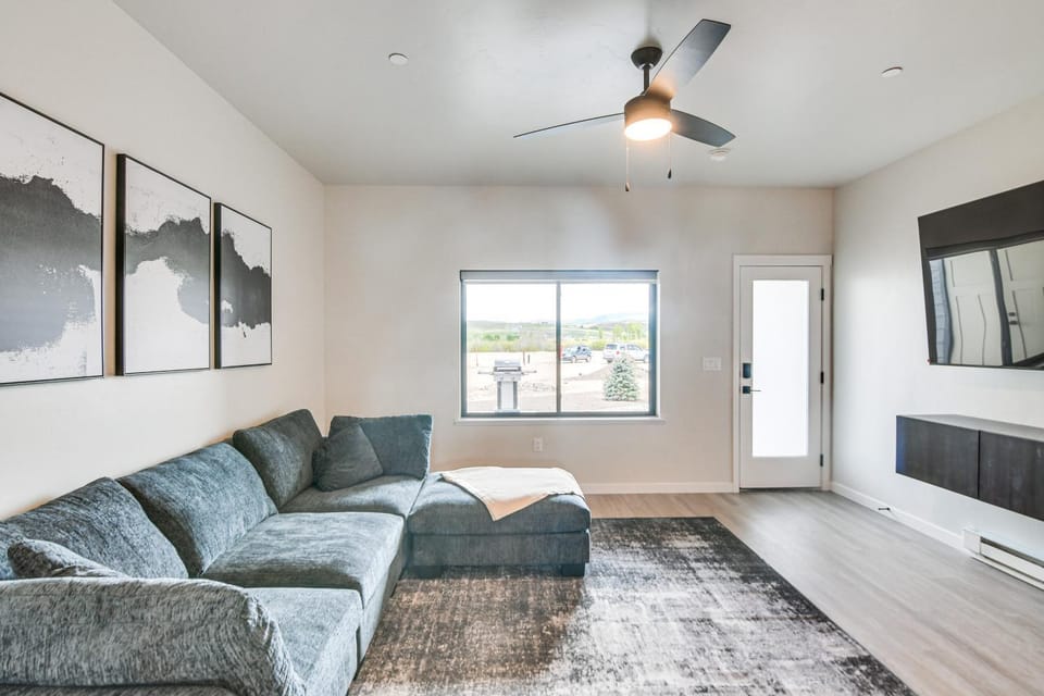Granby Ranch Escape: Shuttle to the Slopes! House in Granby