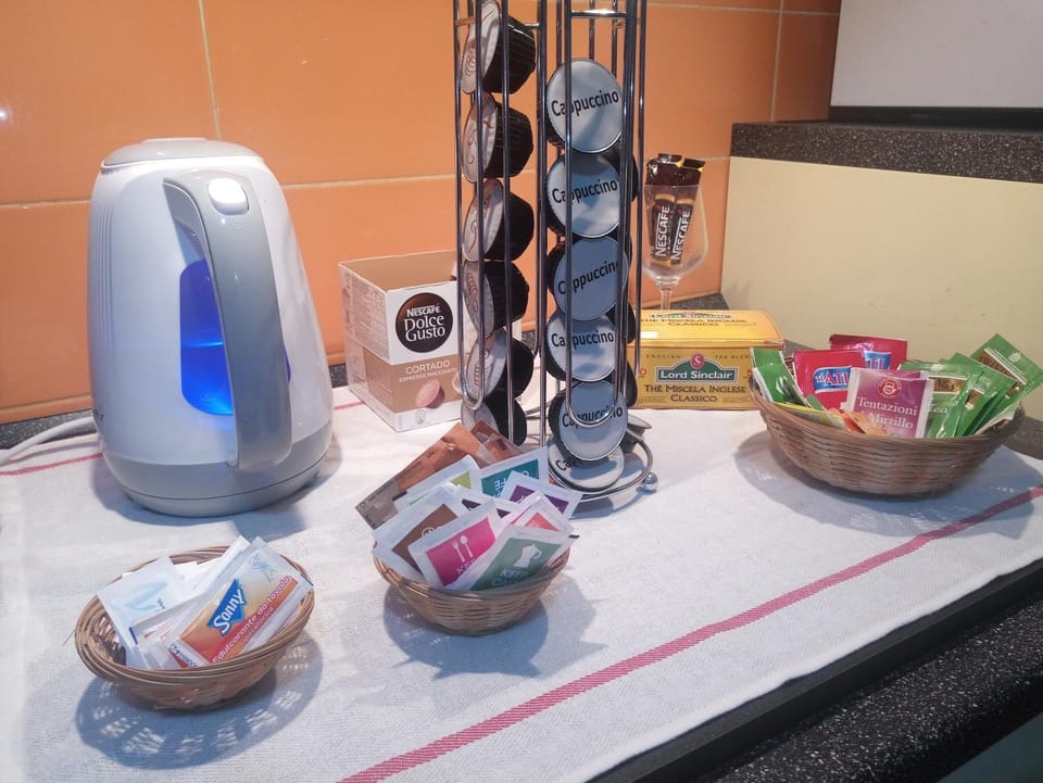 Coffee/tea facilities, Breakfast