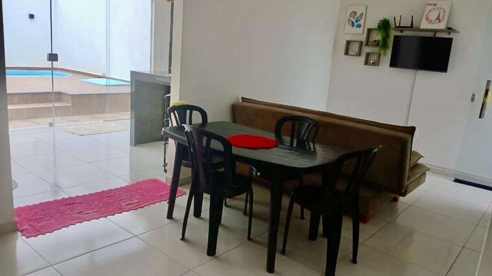 Communal lounge/ TV room, TV and multimedia, Living room, Seating area, Dining area