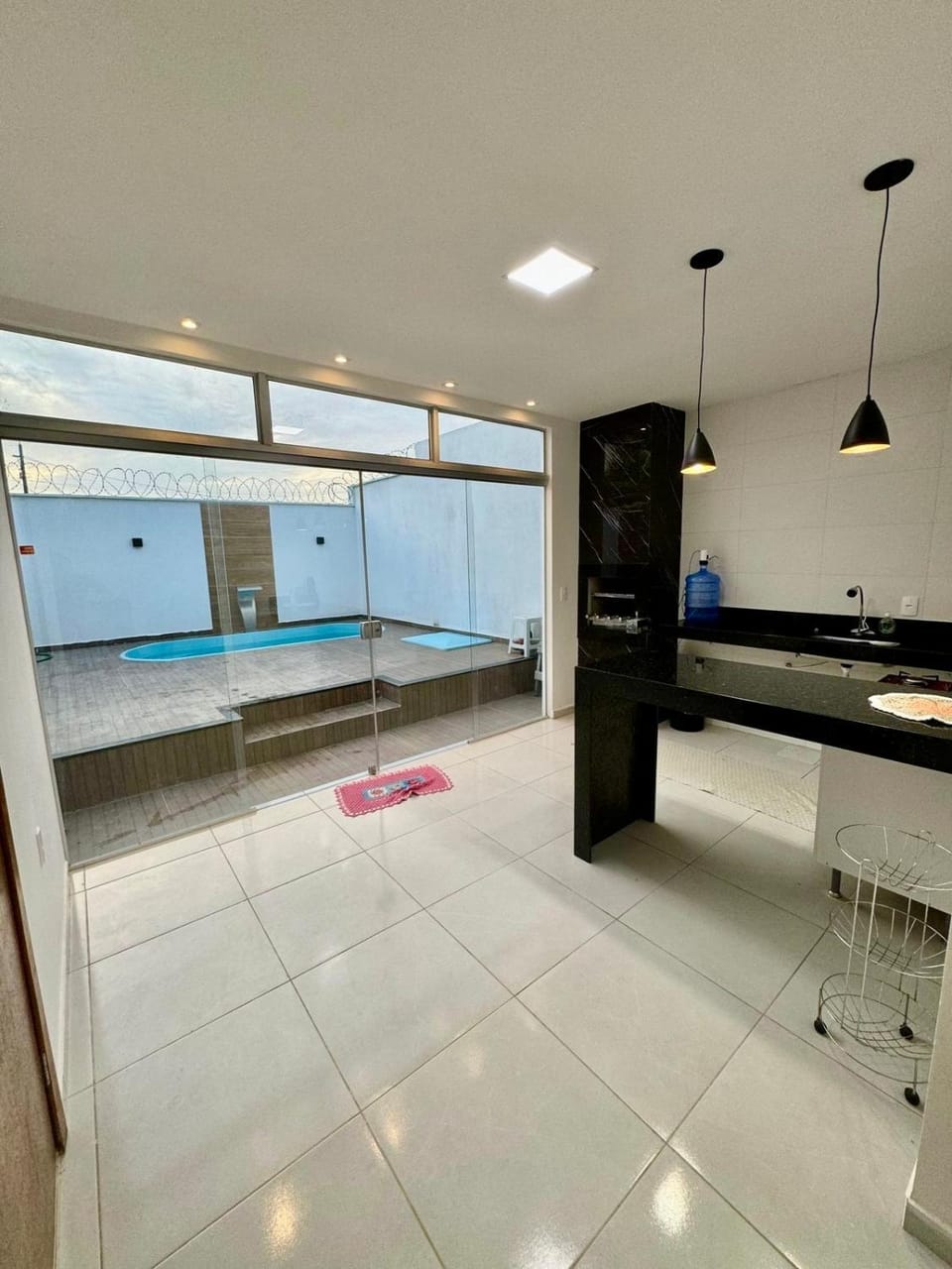 Kitchen or kitchenette, Pool view, Swimming pool