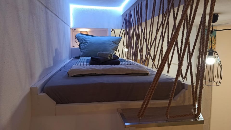 Bed, bunk bed