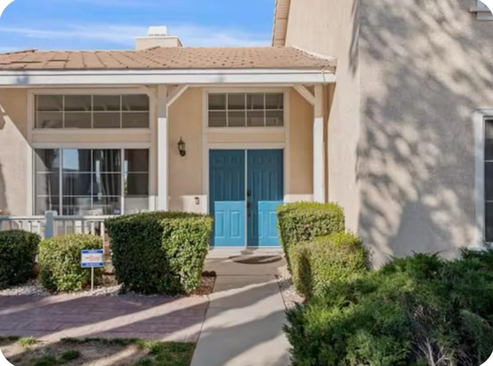 Resort Style House House in Apple Valley