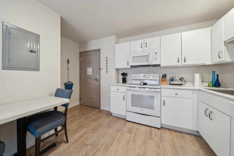Spectacular 1Bd1Bth Apt at The Rim I Gym Apartment in San Antonio