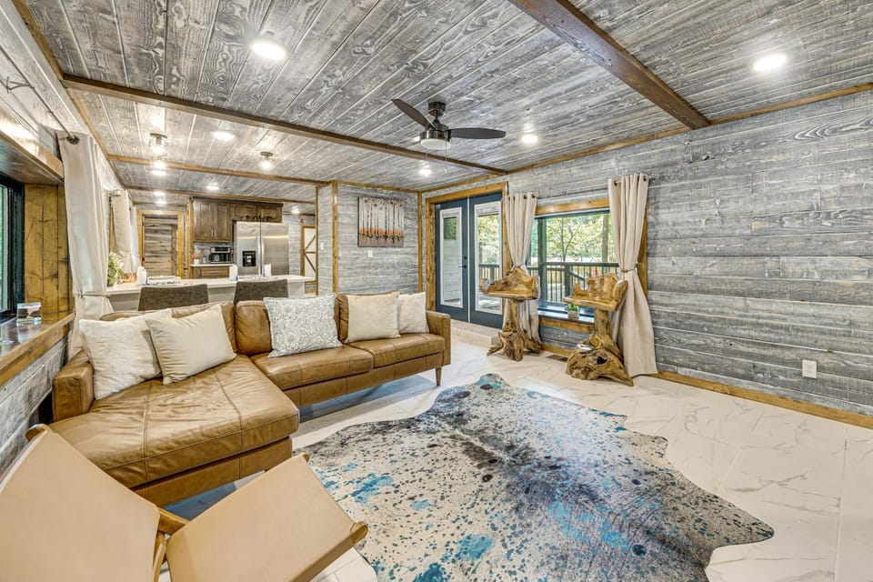 Hike, Fish & Unwind: Cabin w/ Yard in Broken Bow! Cabin in Oklahoma