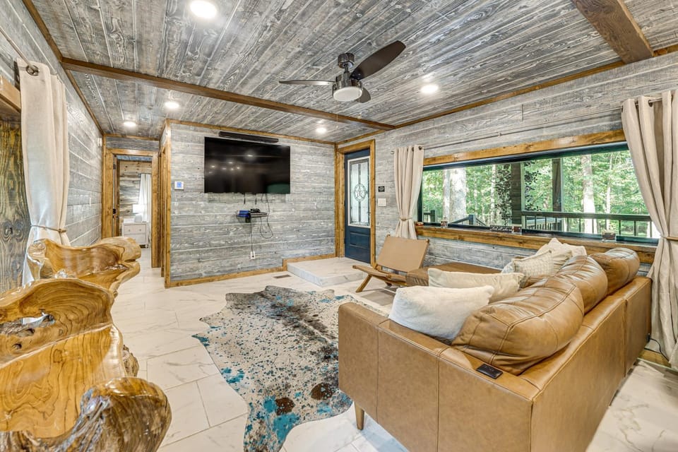 Hike, Fish & Unwind: Cabin w/ Yard in Broken Bow! Cabin in Oklahoma