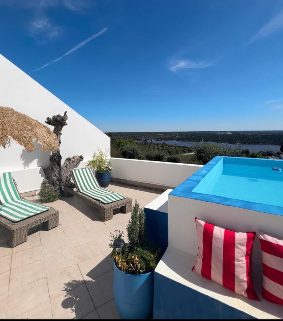 Casa Lusa Montargil House in Santarém District, Portugal