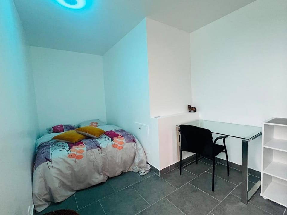Appart 2 chambres Cergy, dernier étage ascenseur Apartment in Cergy
