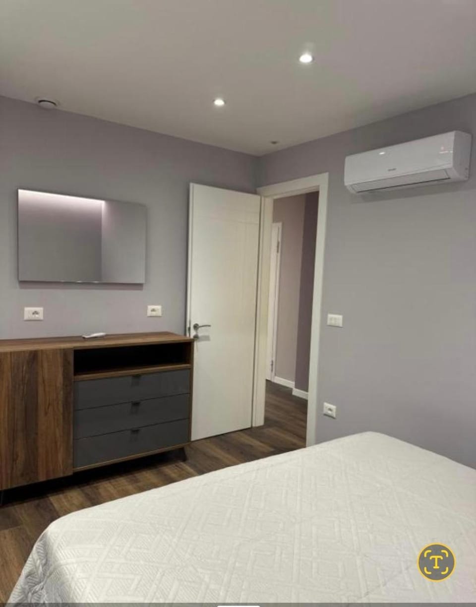 Bed, Bedroom, wardrobe, air conditioner
