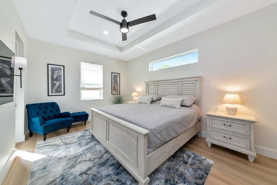 Bright New Home Family Oasis Near the Shore House in South Venice