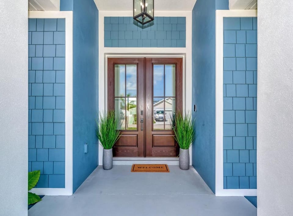 Bright New Home Family Oasis Near the Shore House in South Venice