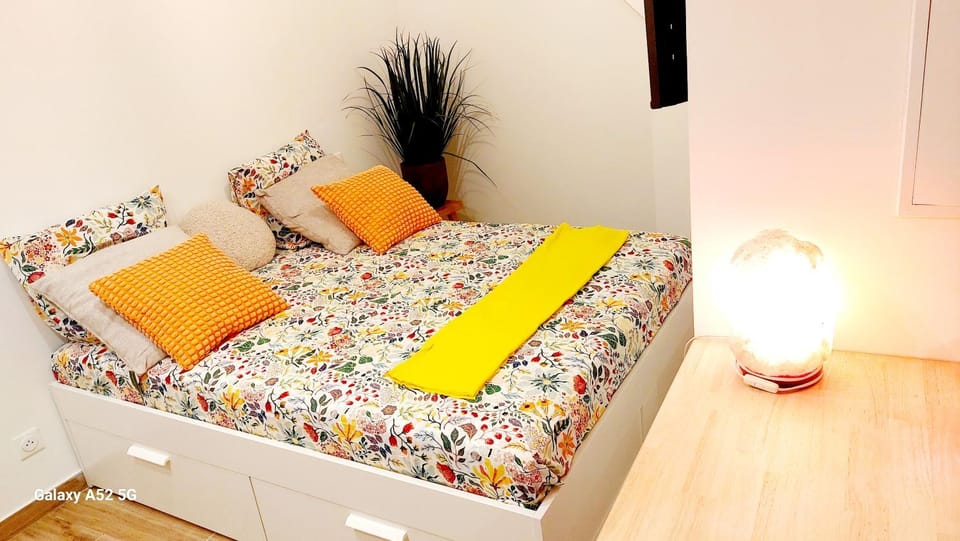 Bed, Photo of the whole room