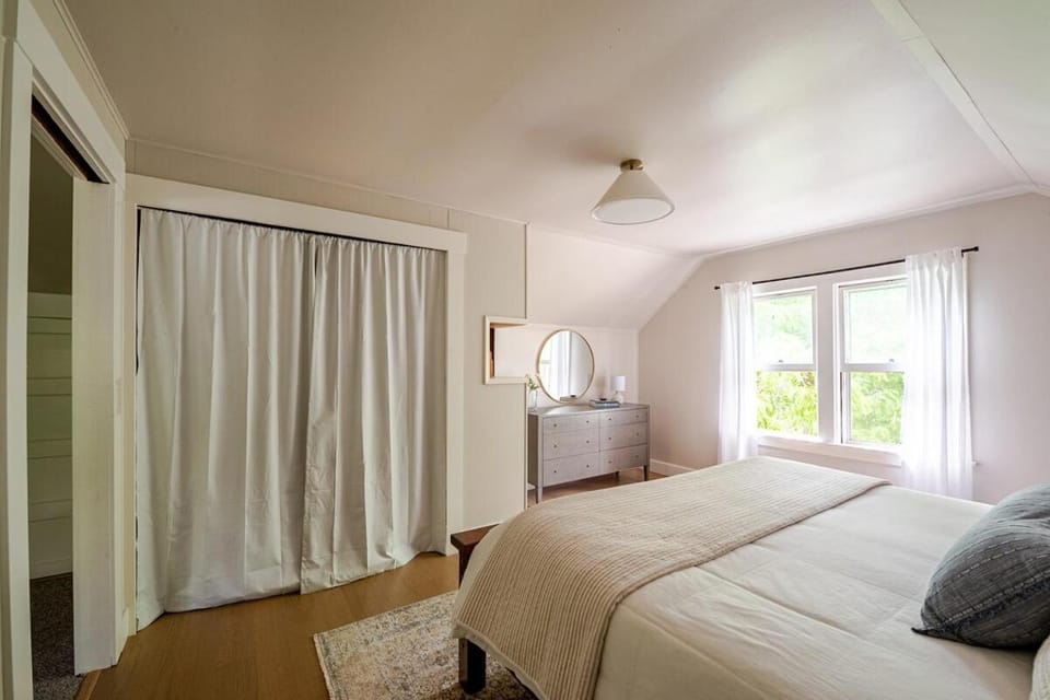 Relax and Explore - 3BR Bungalow near Manito Park House in Spokane