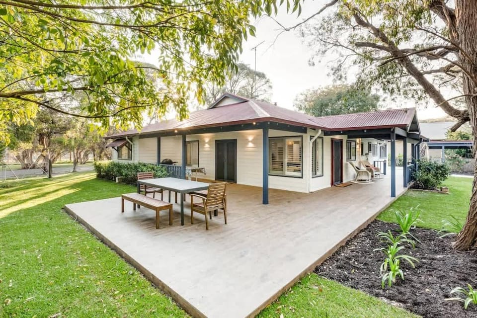 Bay Cottage - Seaside Serenity Close to Town House in Dunsborough